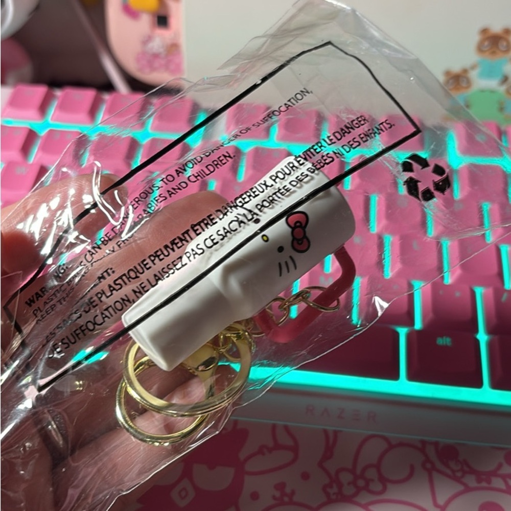 New hello kitty tumbler Keychain